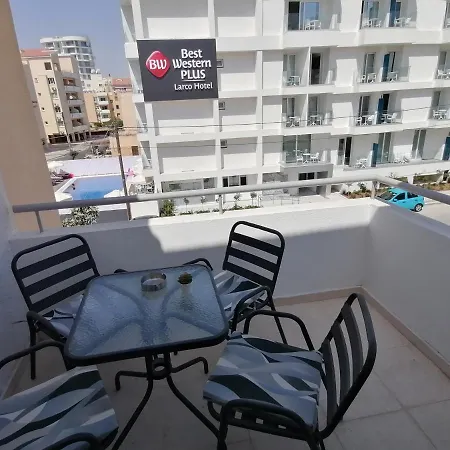 Must - Mackenzie Holiday * Larnaca